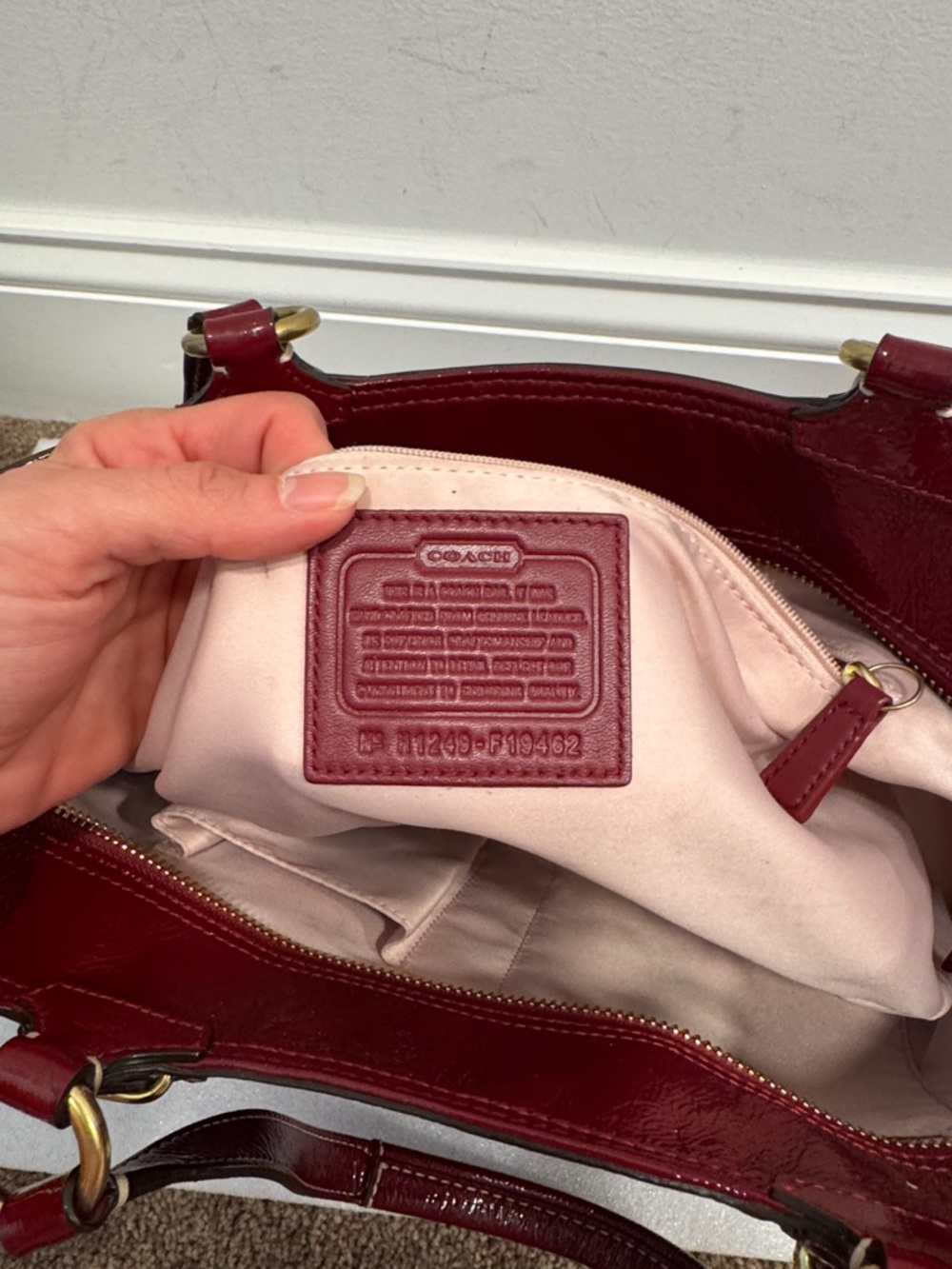 Coach Gallery tote bag in red signature embossed patent leather 2012 F19462 - Picture 12 of 14